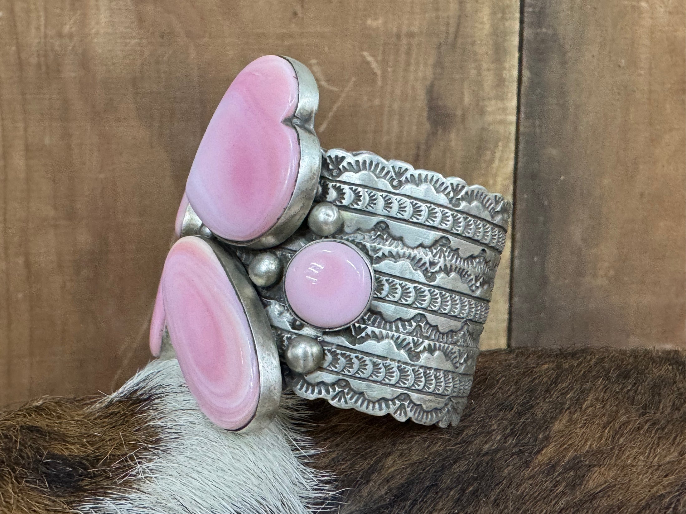 Gorgeous Native American Pink Conch Heart Sterling Silver Statement Cuff - Artist Signed